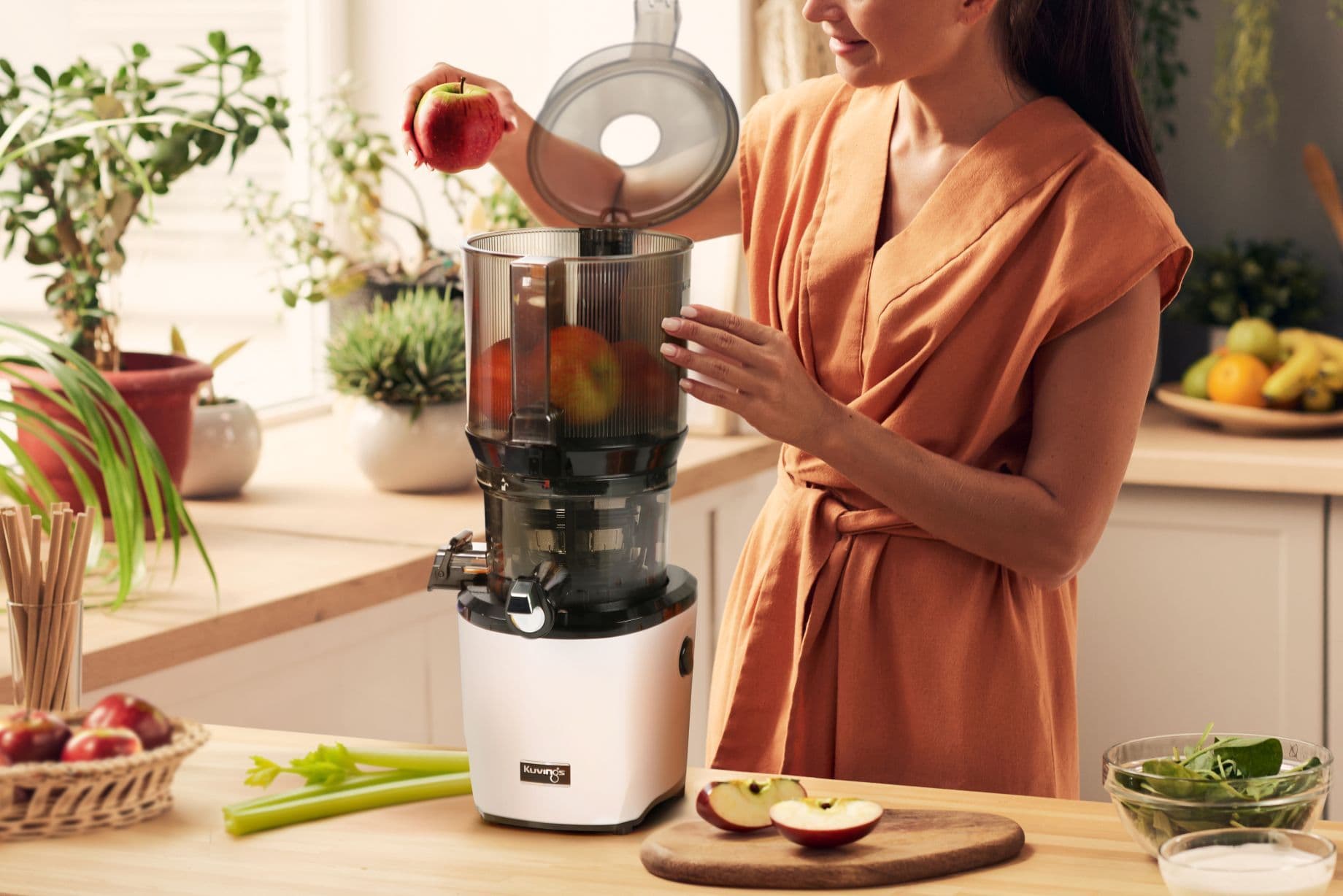 Kuvings AUTO10S Hands-Free Slow Juicer bílá matná - náhled 4