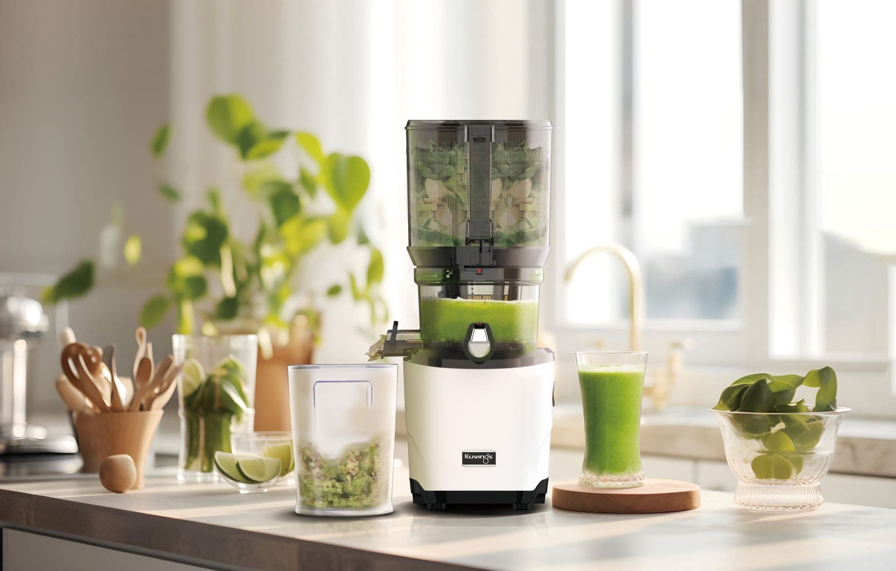 Kuvings AUTO10S Hands-Free Slow Juicer bílá matná - náhled 3