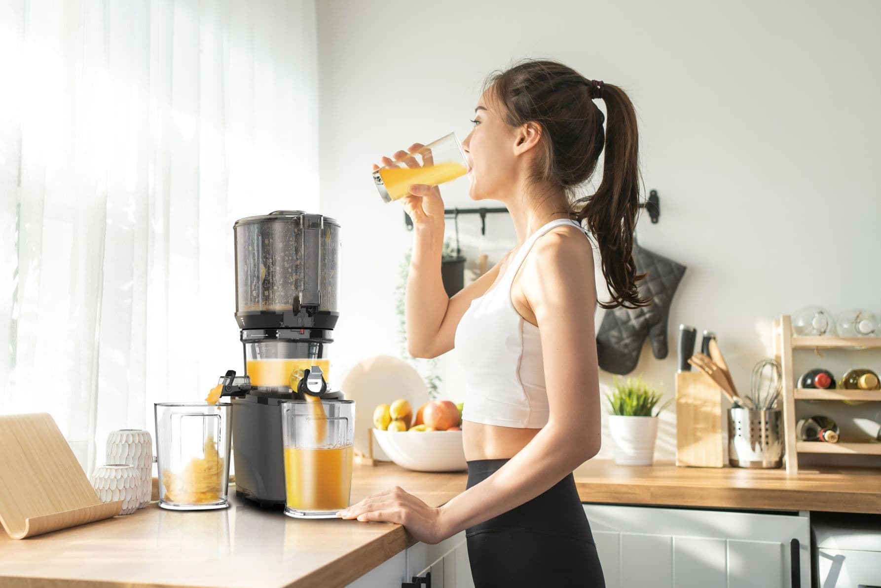 Kuvings AUTO10S Hands-Free Slow Juicer černá matná - náhled 4