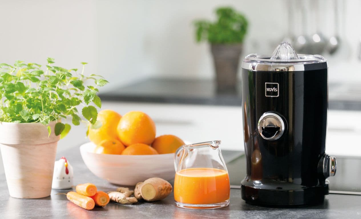 Novis Odšťavňovač VitaJuicer VDE NewGen SX-3 (černý) - náhled 4